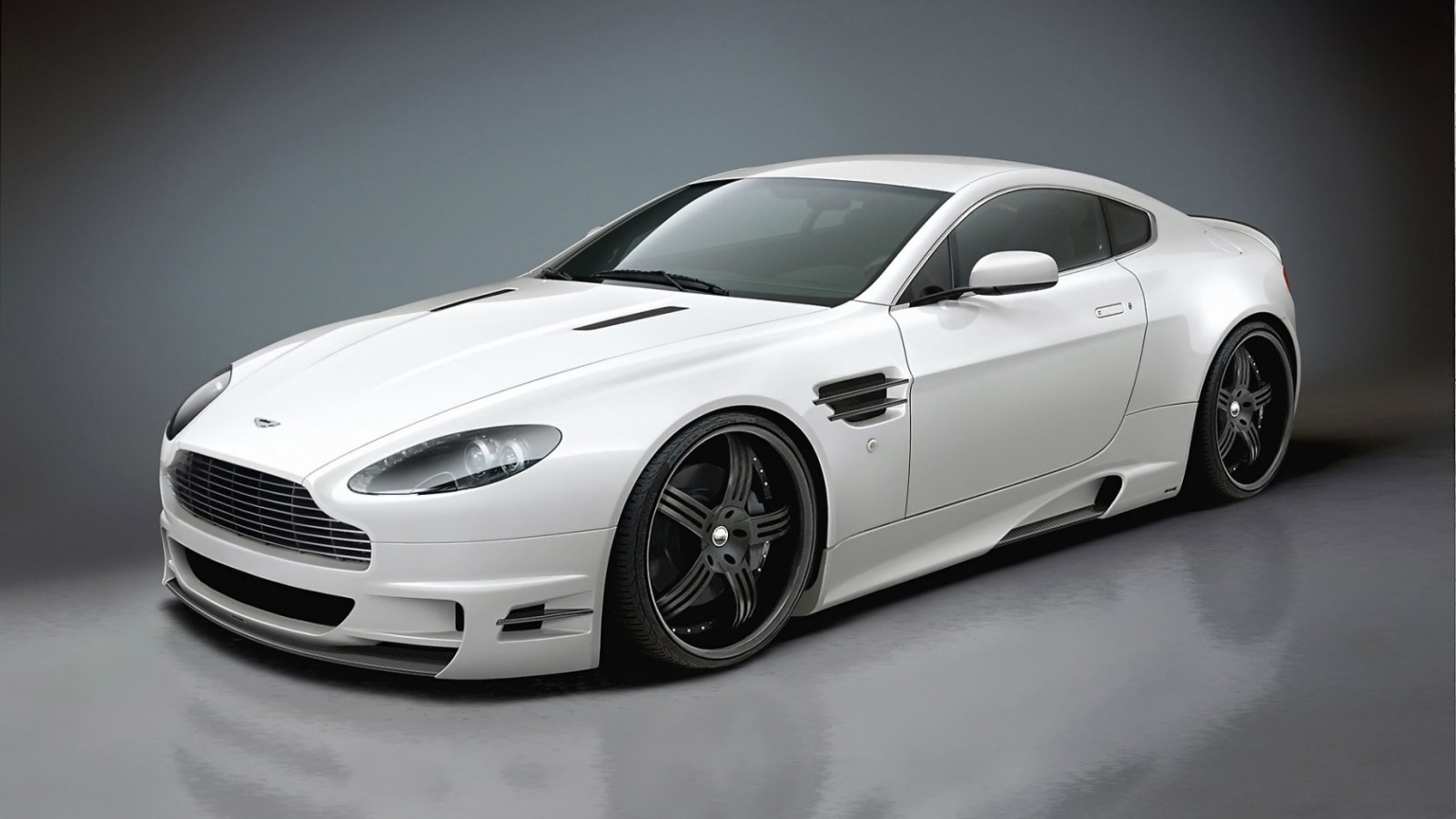 Aston-Martin-Premier-4509-Vantage