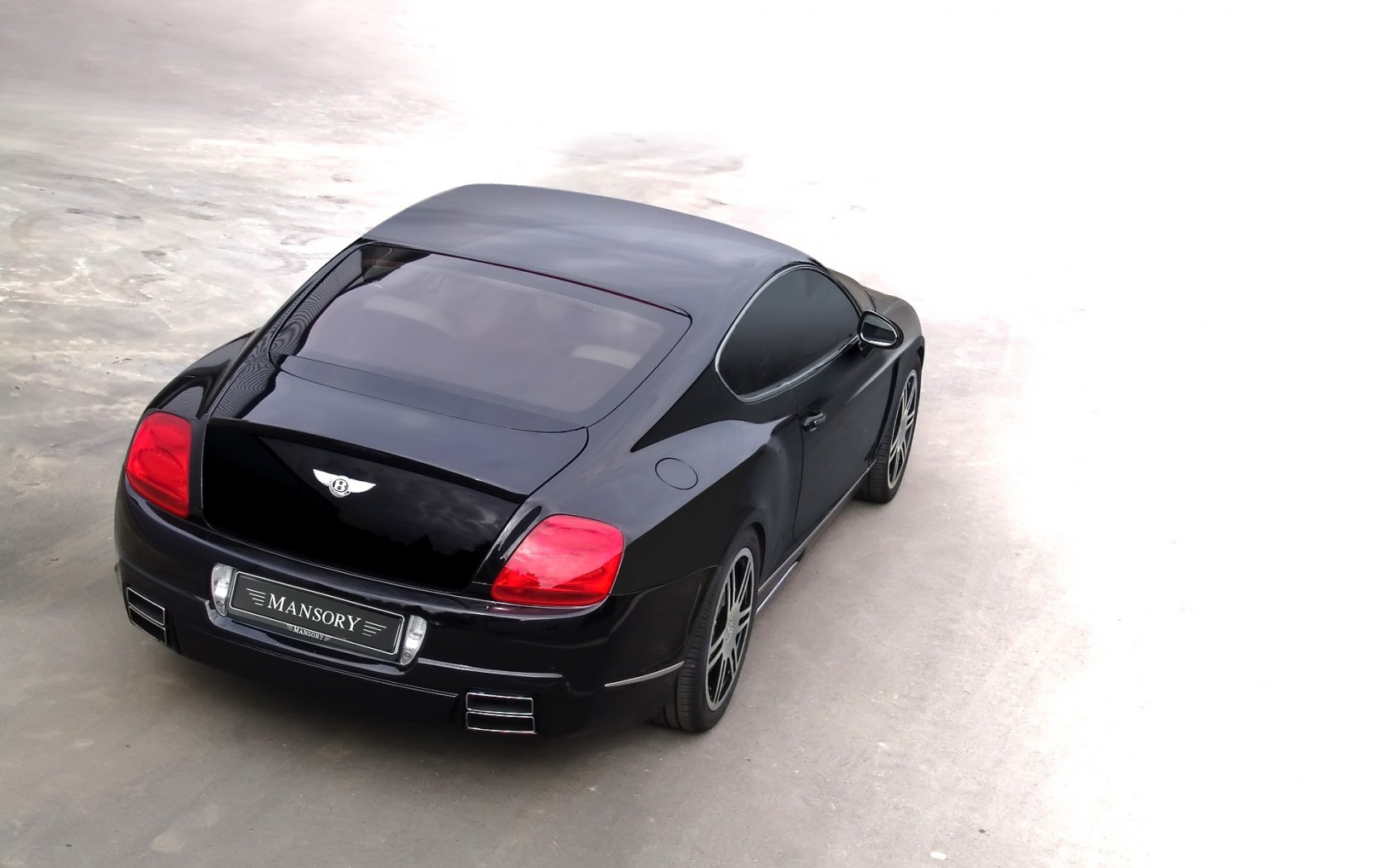 Bentley-Mansory-Continental-GT-Pozadia-na-plochu