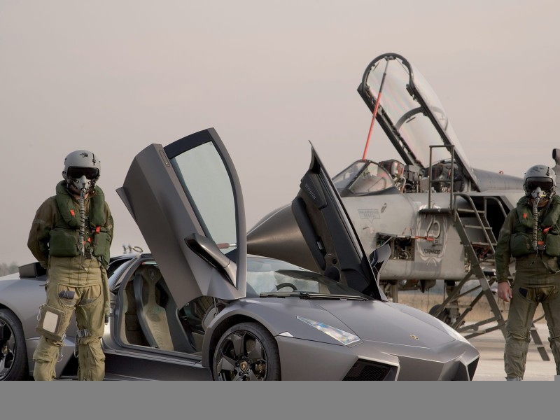 Lamborghini-Military-Pozadia-na-plochu