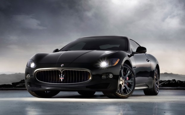 Maserati-Gran-Turismo-S-Pozadia-na-plochu