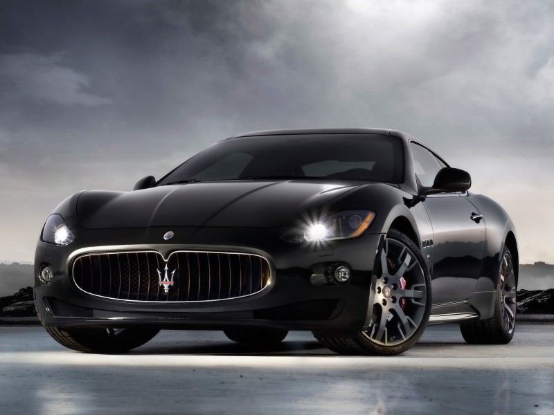 Maserati-Gran-Turismo-S-Pozadia-na-plochu