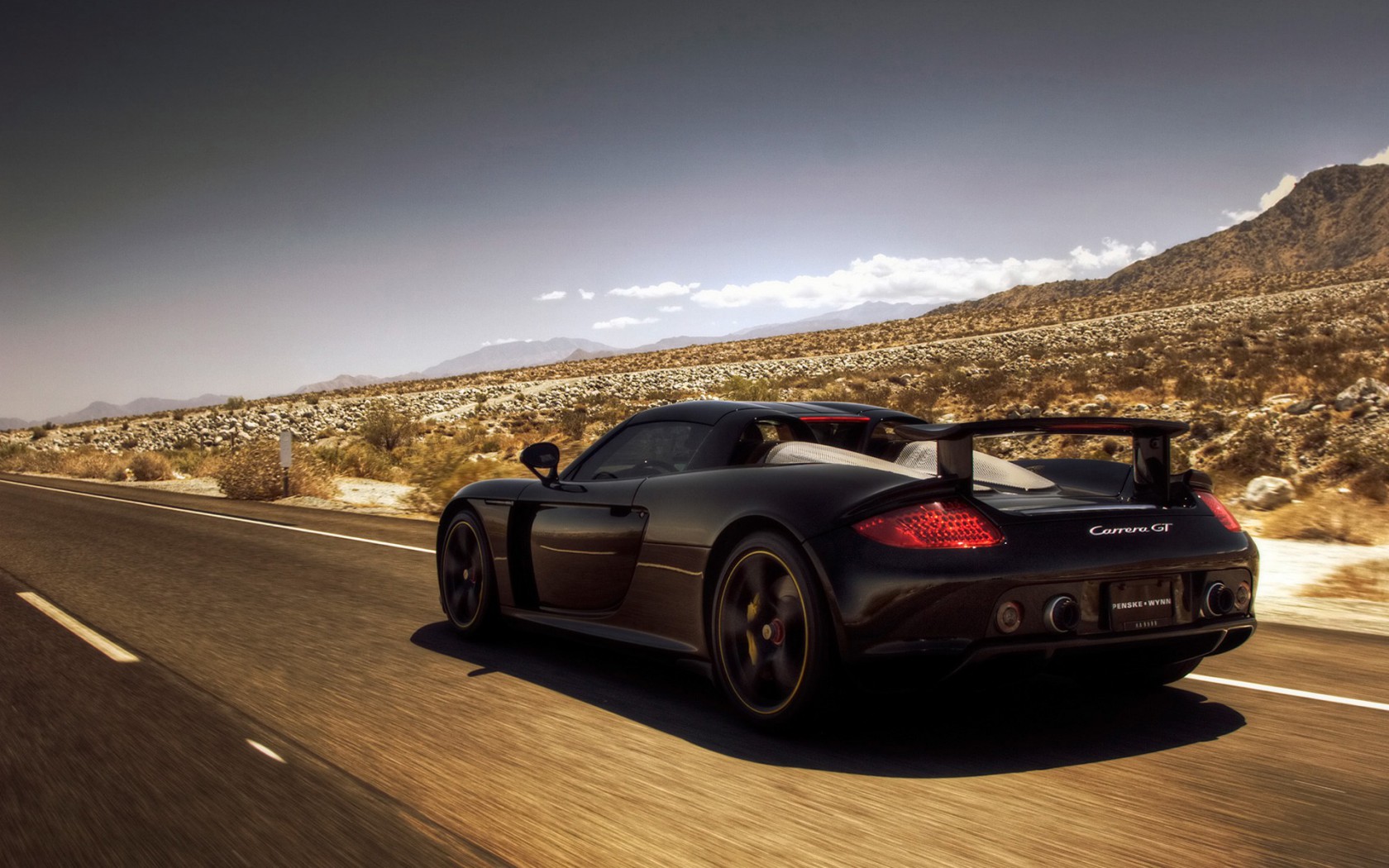 Porsche-Carrera-GT-Pozadia-na-plochu