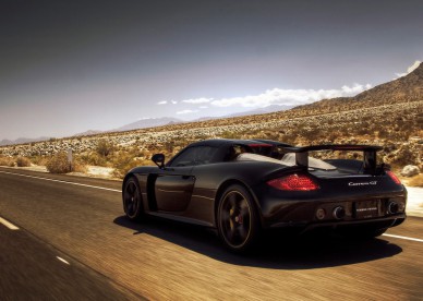 Porsche-Carrera-GT-Pozadia-na-plochu